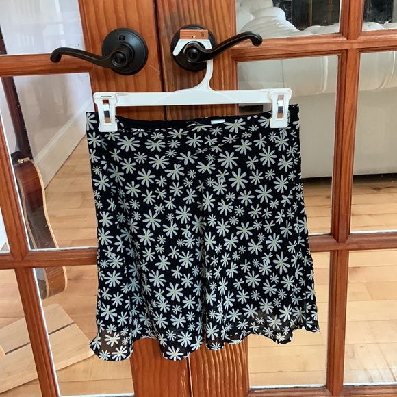 Divided H&M daisy skirt - Picture 3 of 3